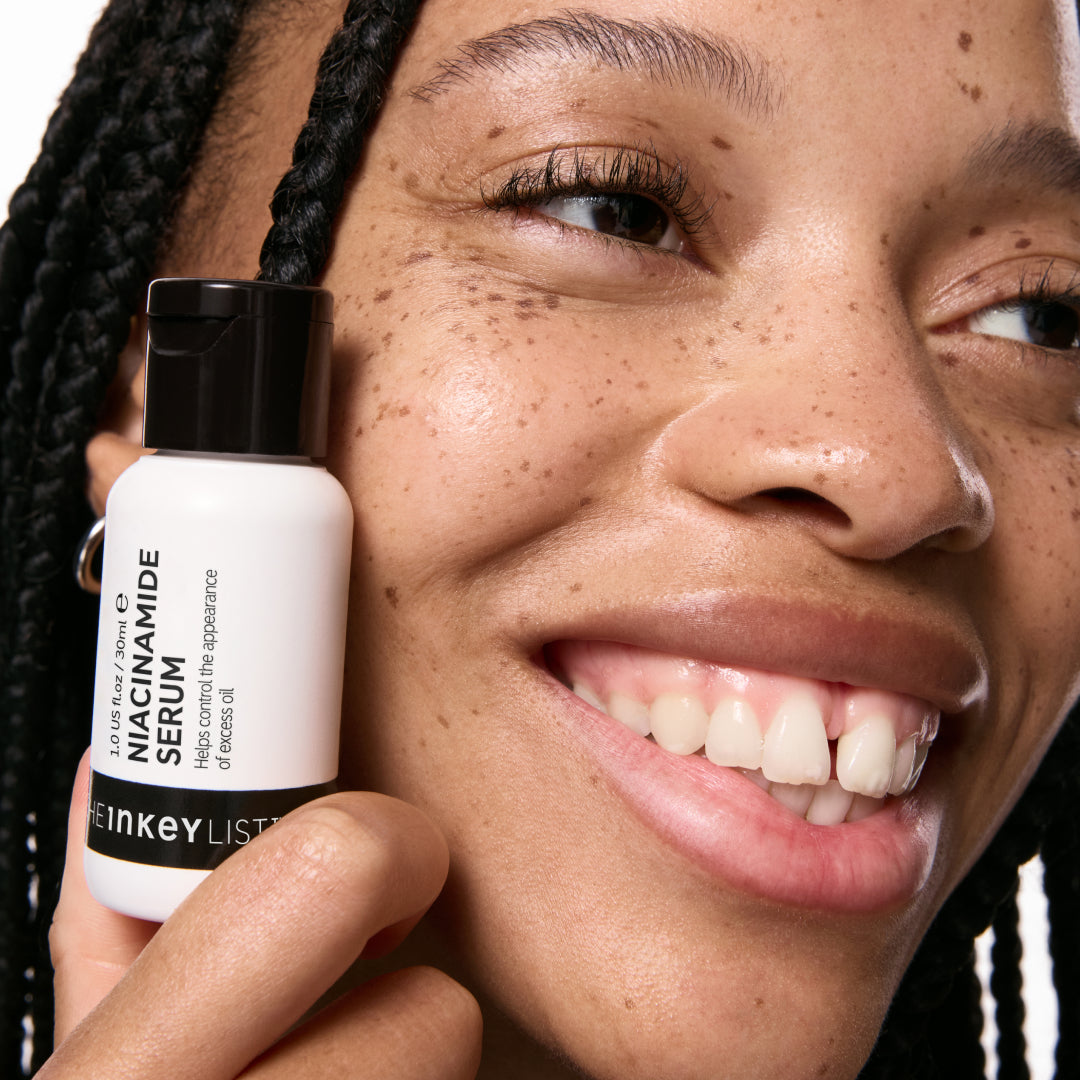 10-niacinamide-serum-duo-w5 Model01_d6be0920-41bd-4df2-8281-5a1face2e177.jpg