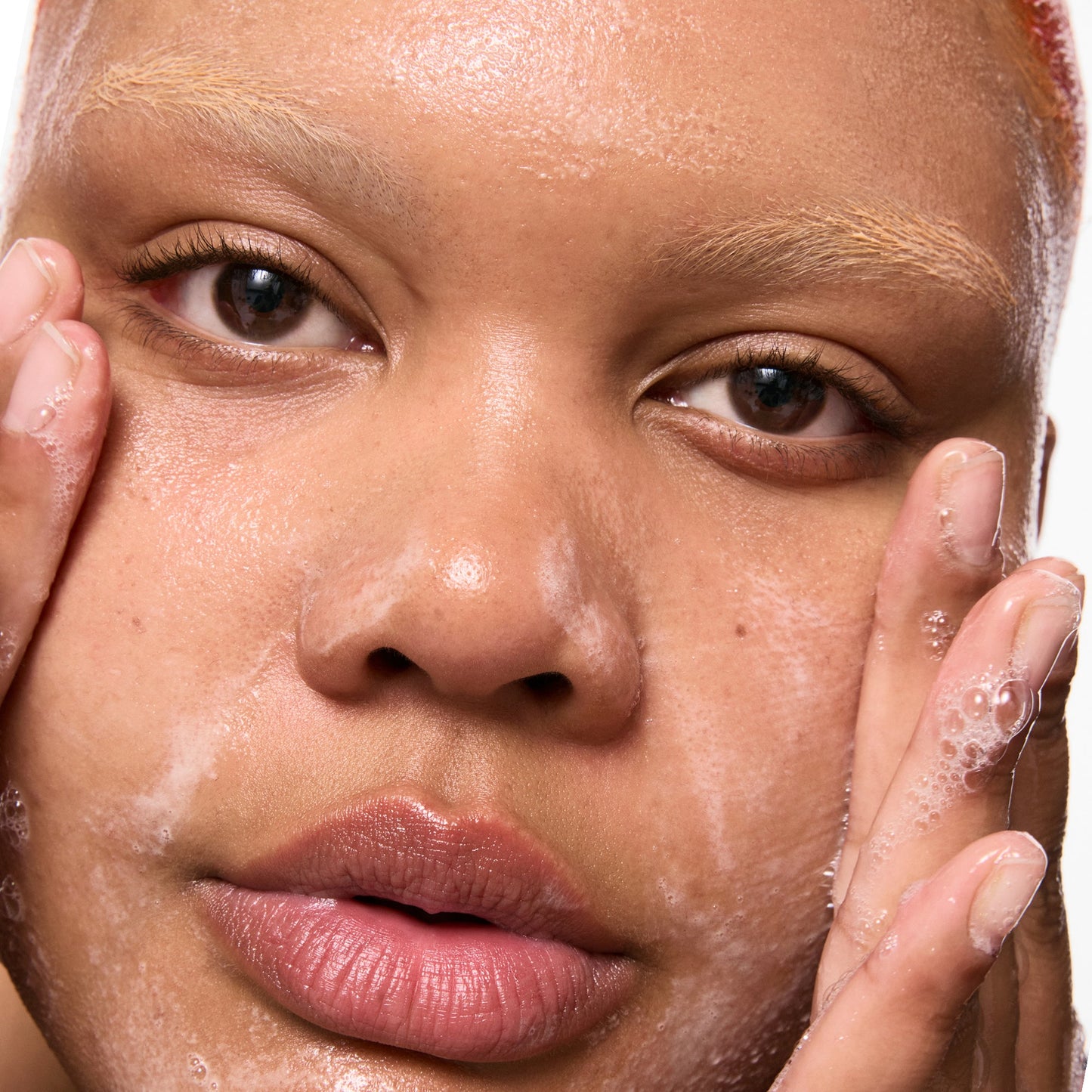 salicylic-acid-cleanser-duo-z5 Omega50_Model_2000x2000-1_ce0a3018-d6f0-4ed9-a17d-0096b80b29f6.jpg